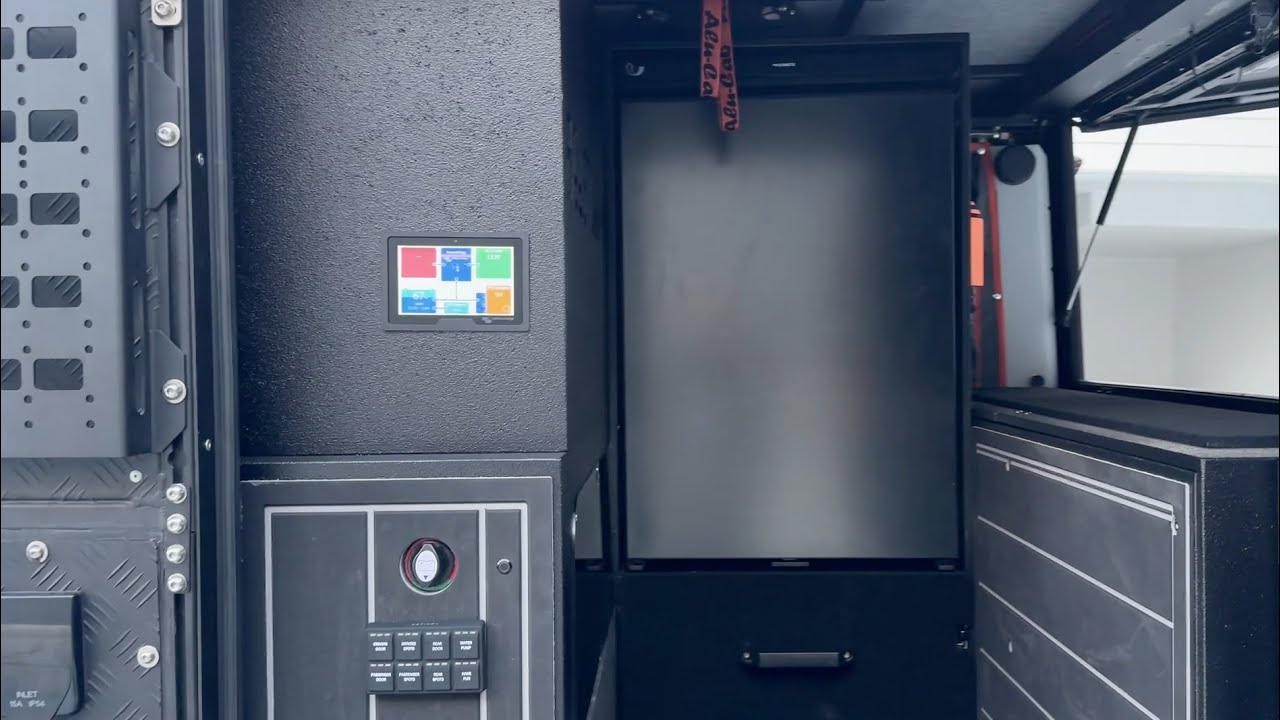 Ford Wildtrak Alucab Camper "Free as a Bird" with Espresso, Induction, Airfryer and Desalinator