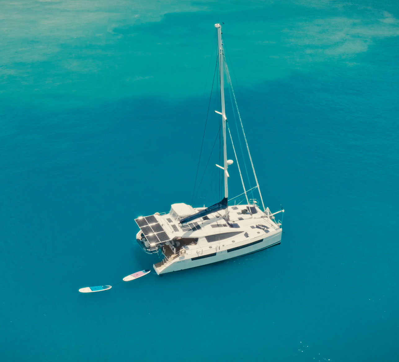 Catamaran with 3kW solar replenishing lithium batteries